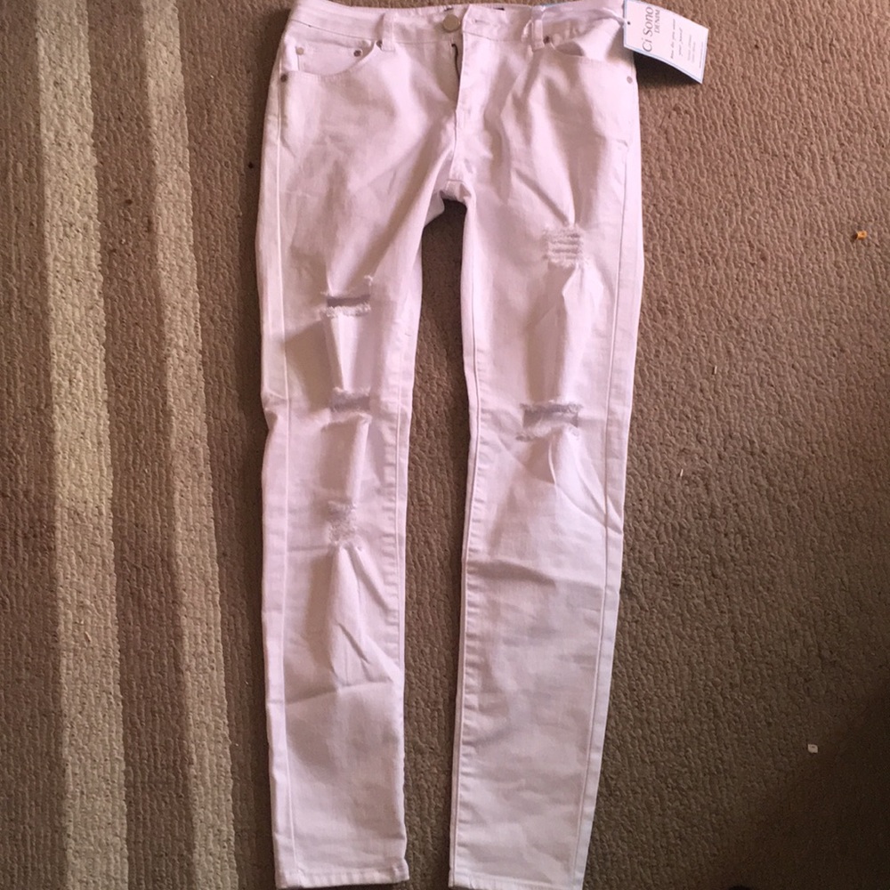 White distressed skinny jeans